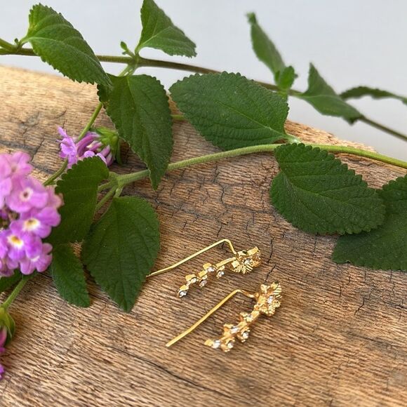 GOLD FLOWER RHINESTONE CLIMBER EARRINGS. NWOT - Picture 2 of 4